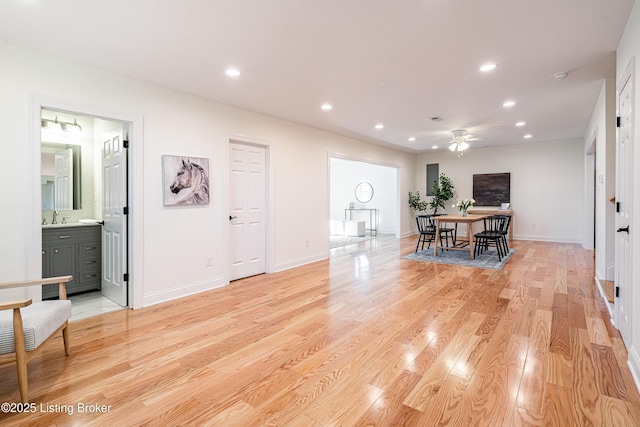 dining area with light wood-type flooring, ceiling fan, baseboards, and recessed lighting