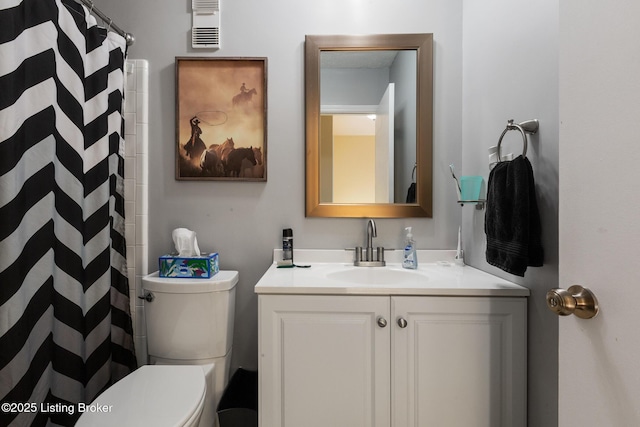 bathroom featuring a shower with curtain, visible vents, vanity, and toilet