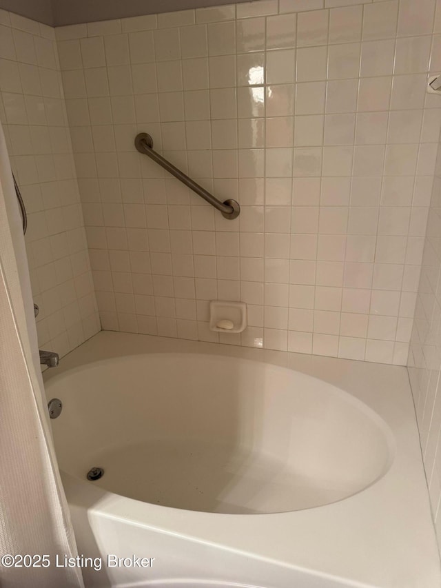 full bath with bathtub / shower combination