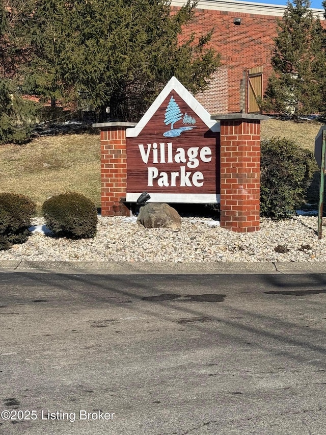 view of community / neighborhood sign