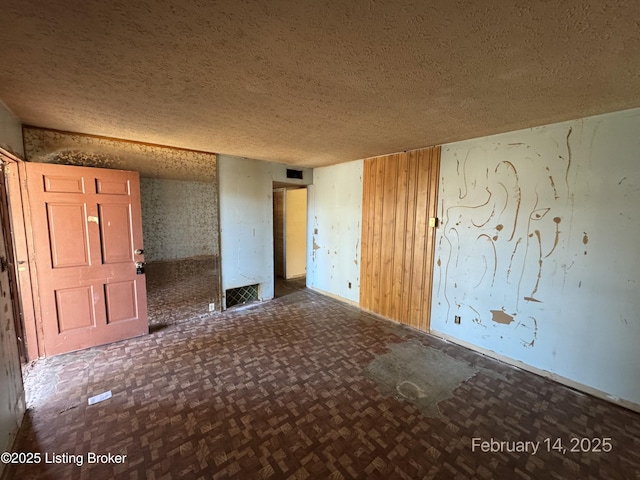 spare room with a textured ceiling