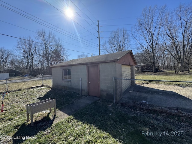 view of outdoor structure with an outdoor structure and fence