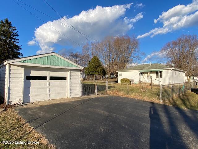 detached garage with fence