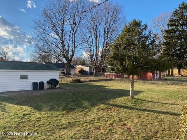 view of yard featuring fence