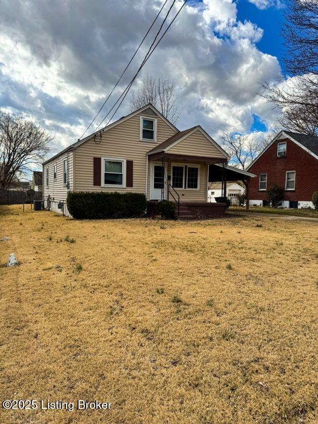 bungalow with covered porch and a front lawn