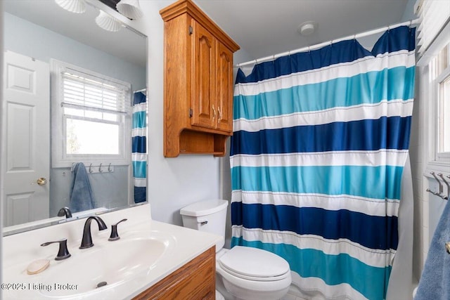 full bathroom with a shower with shower curtain, vanity, and toilet