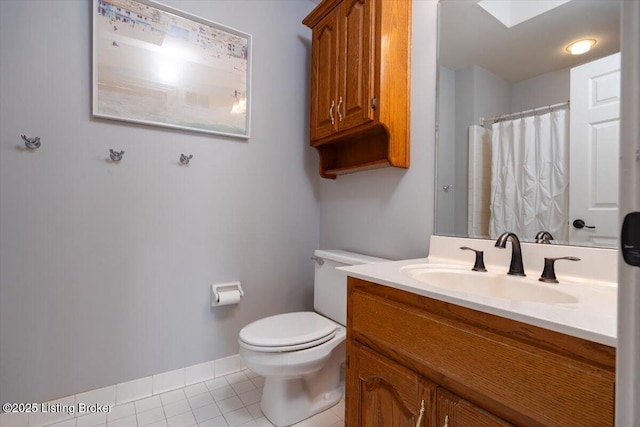 full bath featuring baseboards, toilet, tile patterned floors, curtained shower, and vanity