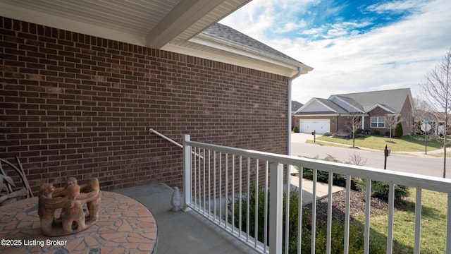 8105 Cedar Crest Ln, Louisville, KY 40291 - balcony with a residential view