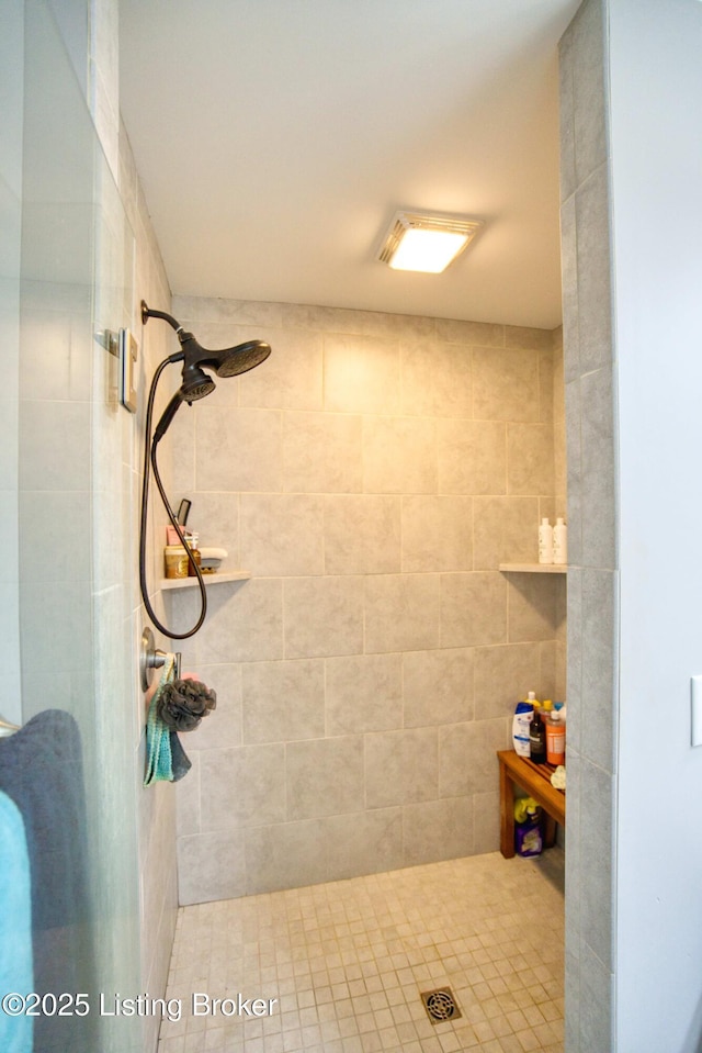 8105 Cedar Crest Ln, Louisville, KY 40291 - full bathroom with tiled shower