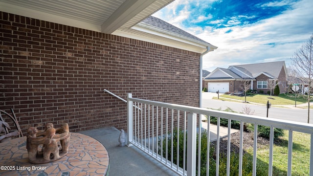8105 Cedar Crest Ln, Louisville, KY 40291 - balcony featuring a residential view