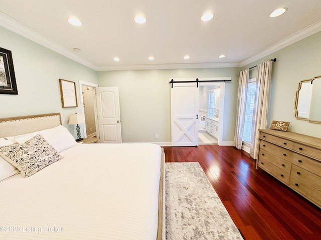 bedroom with dark wood-style flooring, crown molding, recessed lighting, a barn door, and baseboards