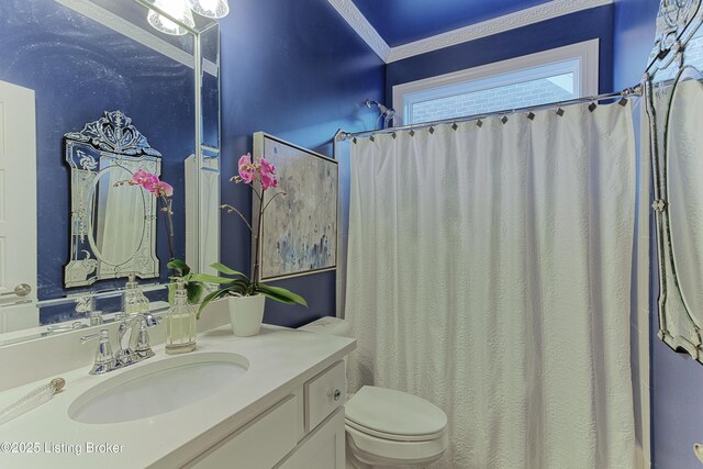 full bath featuring curtained shower, vanity, toilet, and crown molding