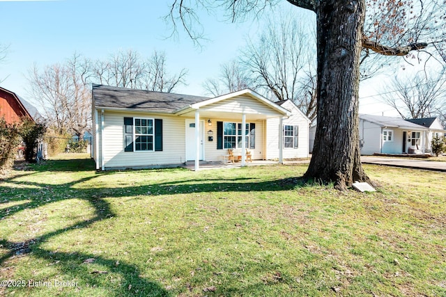 view of front of home featuring fence, a porch, and a front yard