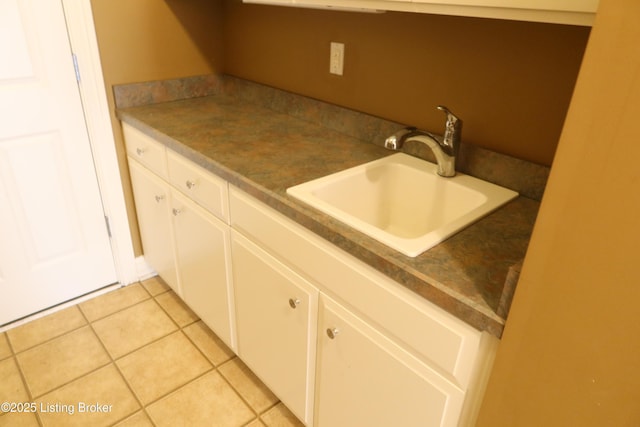 bathroom featuring a sink and tile patterned floors