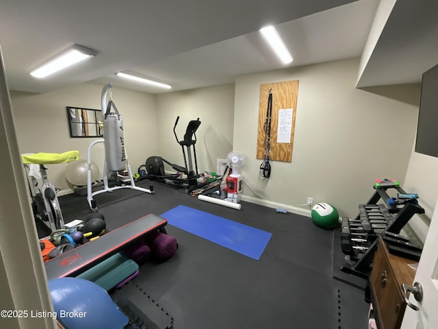 workout room featuring baseboards