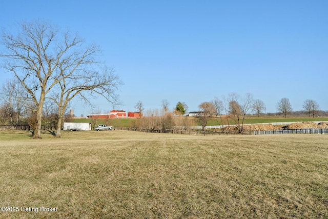 view of yard featuring a rural view