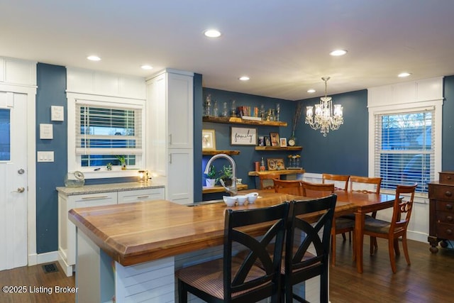 dining area with recessed lighting, dark wood-style floors, baseboards, and a chandelier