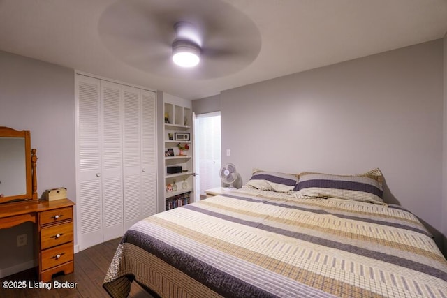 bedroom with a closet, dark wood finished floors, and a ceiling fan