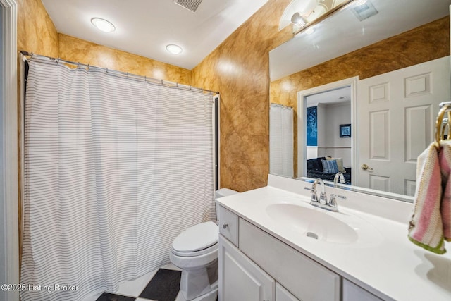 full bath featuring toilet, vanity, and a shower with curtain