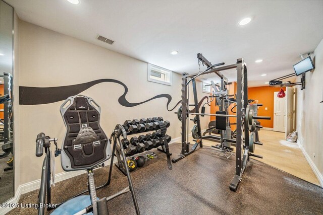 workout room with baseboards, visible vents, and recessed lighting