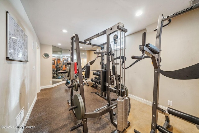 exercise area featuring recessed lighting, visible vents, and baseboards