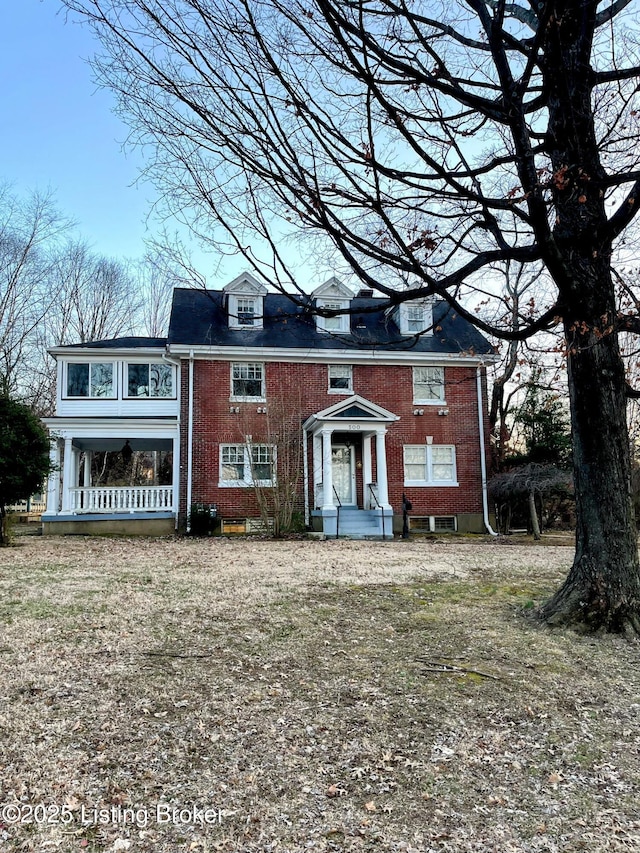 view of front facade featuring brick siding