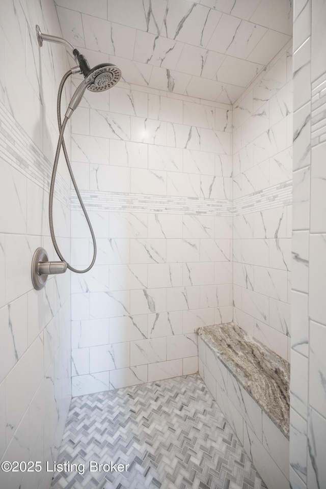 bathroom featuring a tile shower