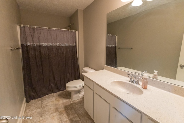 bathroom featuring a shower with curtain, vanity, toilet, and a textured ceiling