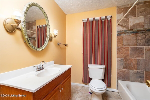 full bath with baseboards, toilet, shower / bathtub combination with curtain, a textured ceiling, and vanity