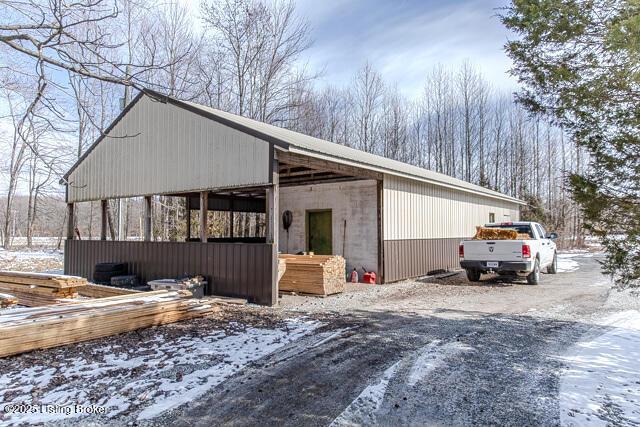 exterior space with driveway and an outdoor structure