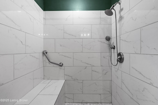 bathroom featuring tiled shower