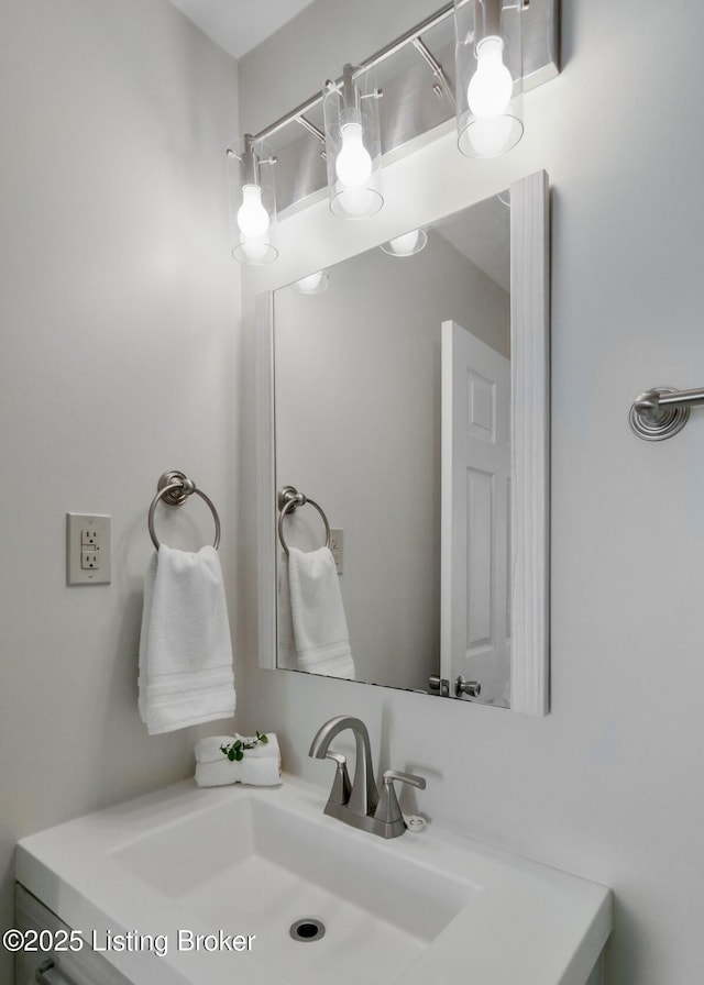 bathroom featuring a sink