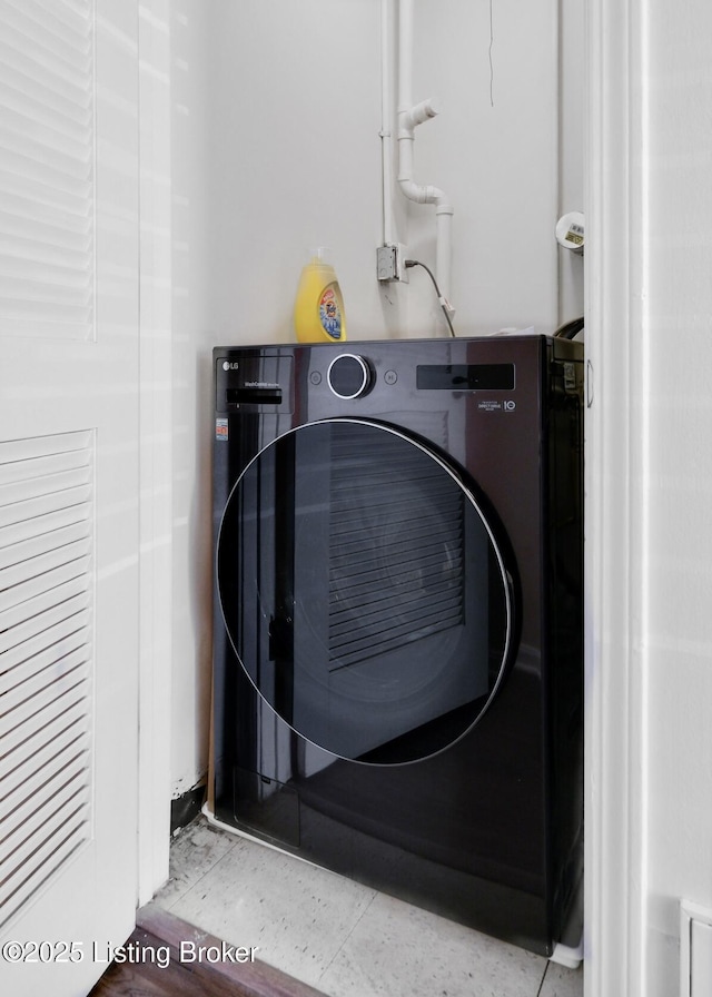 washroom featuring washer / clothes dryer and laundry area