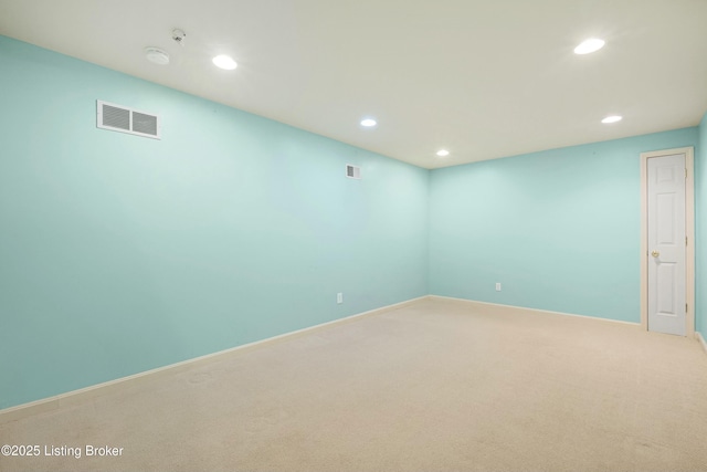 carpeted spare room with baseboards, visible vents, and recessed lighting