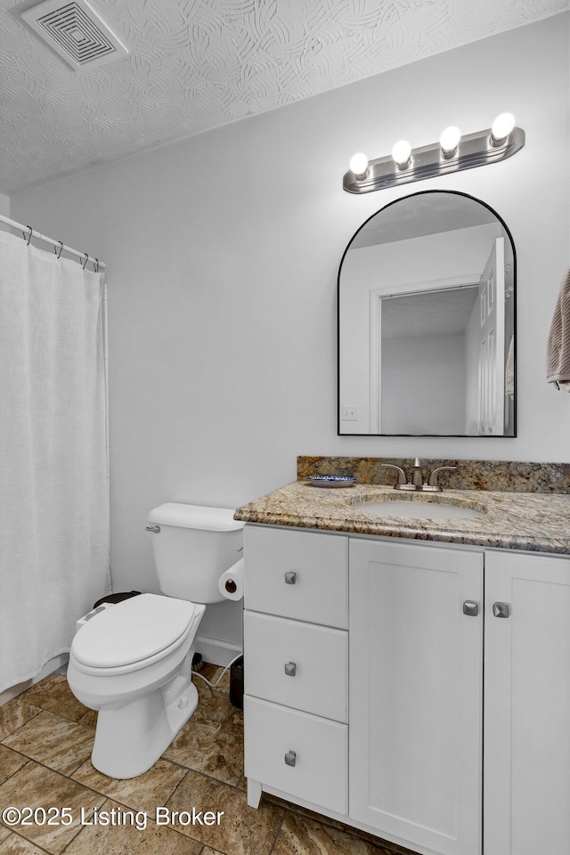 bathroom featuring vanity, visible vents, a textured ceiling, curtained shower, and toilet