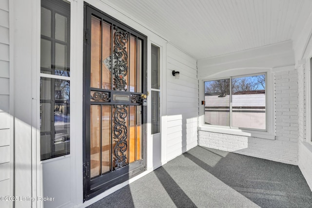 doorway to property with covered porch