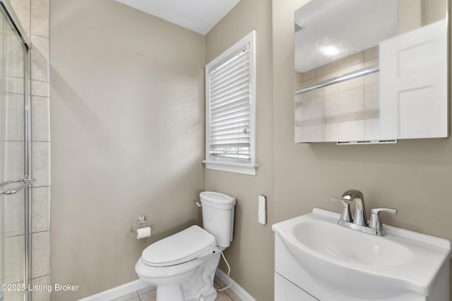 full bathroom featuring tile patterned flooring, tiled shower, toilet, and baseboards