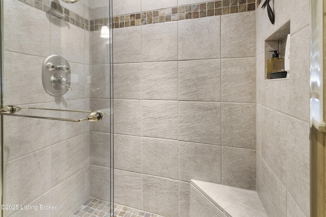 bathroom featuring a tile shower