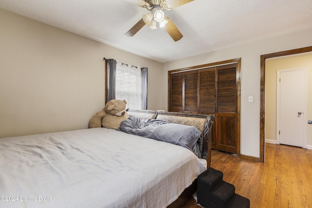 bedroom featuring a ceiling fan, light wood-type flooring, and baseboards