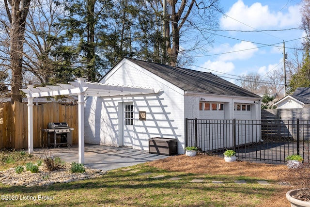 detached garage with fence