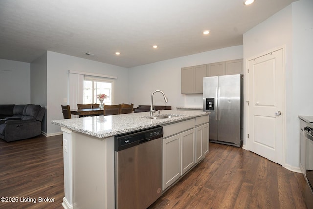 kitchen with dark wood-style floors, appliances with stainless steel finishes, a sink, and gray cabinetry
