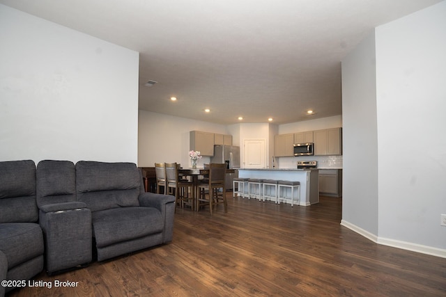 living room featuring baseboards, visible vents, dark wood-style flooring, and recessed lighting