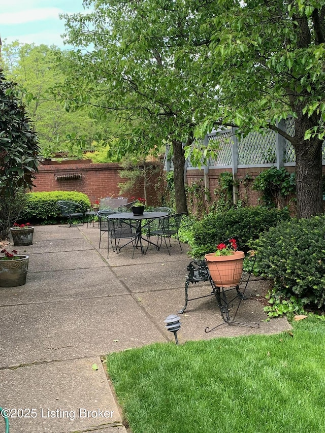 4703 Old Brownsboro Ct, Louisville, KY 40207 - photo 24