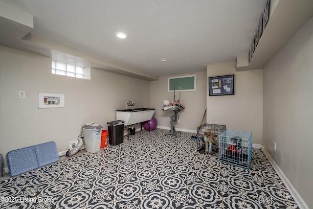 game room with recessed lighting, baseboards, and a sink