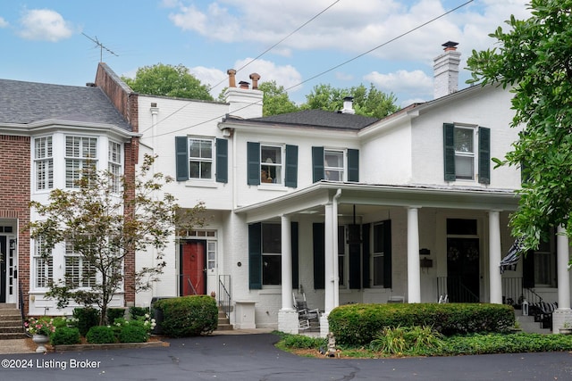 view of front of property featuring brick siding