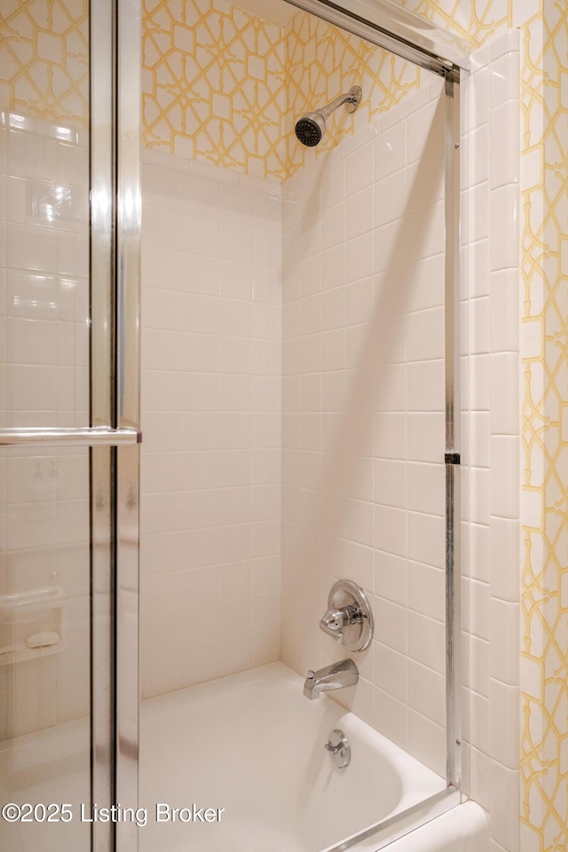 bathroom with enclosed tub / shower combo