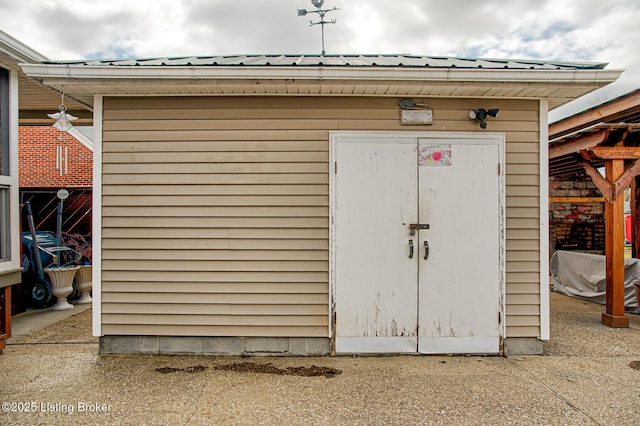 view of outbuilding featuring an outbuilding