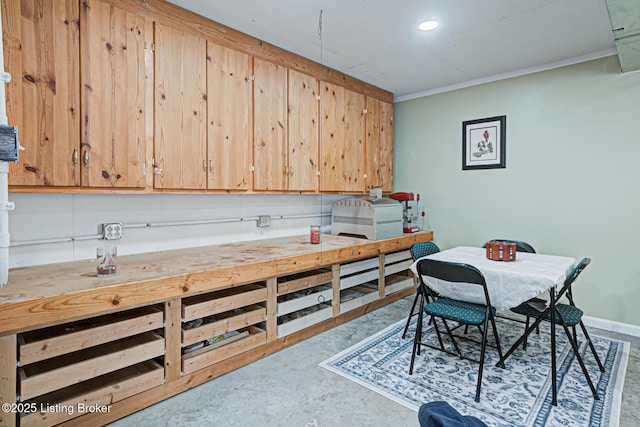 kitchen with crown molding, recessed lighting, concrete floors, and baseboards