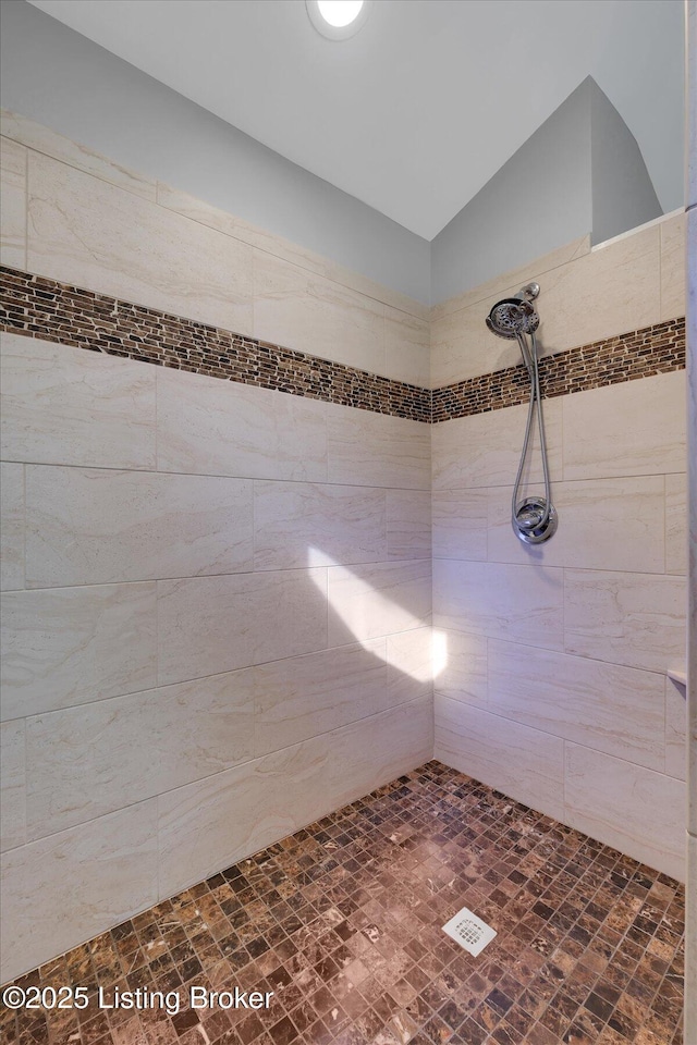 details with a tile shower