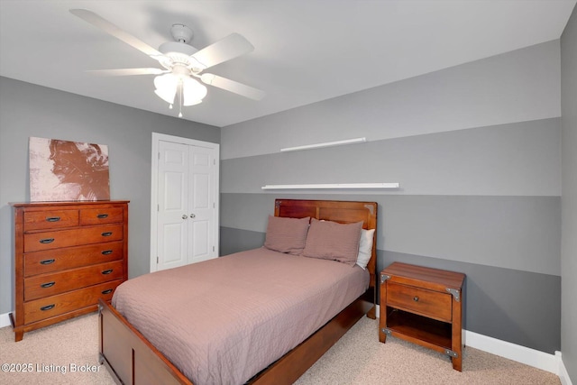 bedroom featuring ceiling fan, baseboards, and a closet